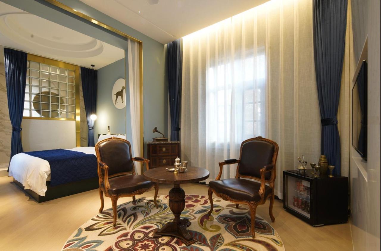 Moon And Chalice Boutique Hotel Kunming Exterior photo