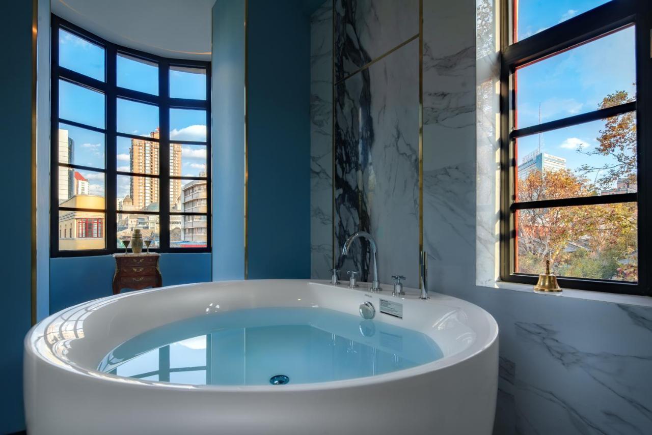 Moon And Chalice Boutique Hotel Kunming Exterior photo
