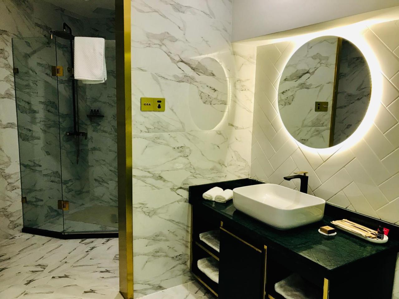 Moon And Chalice Boutique Hotel Kunming Exterior photo