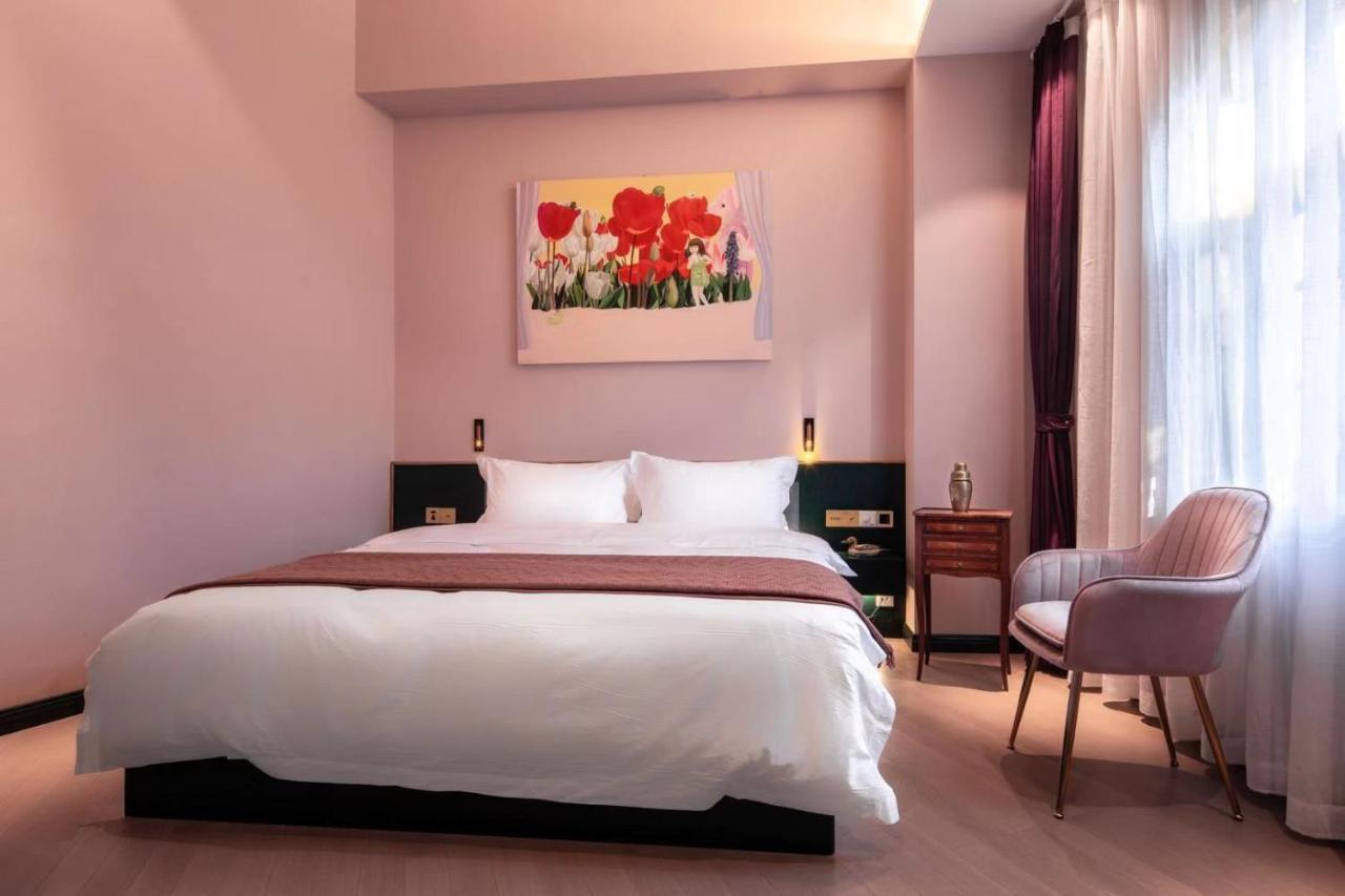 Moon And Chalice Boutique Hotel Kunming Exterior photo